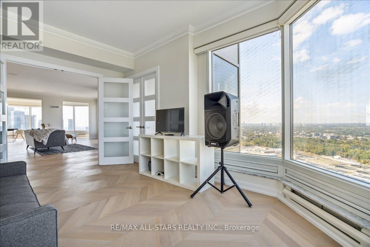 Ph 4507 - 1 PALACE PIER COURT Image 25