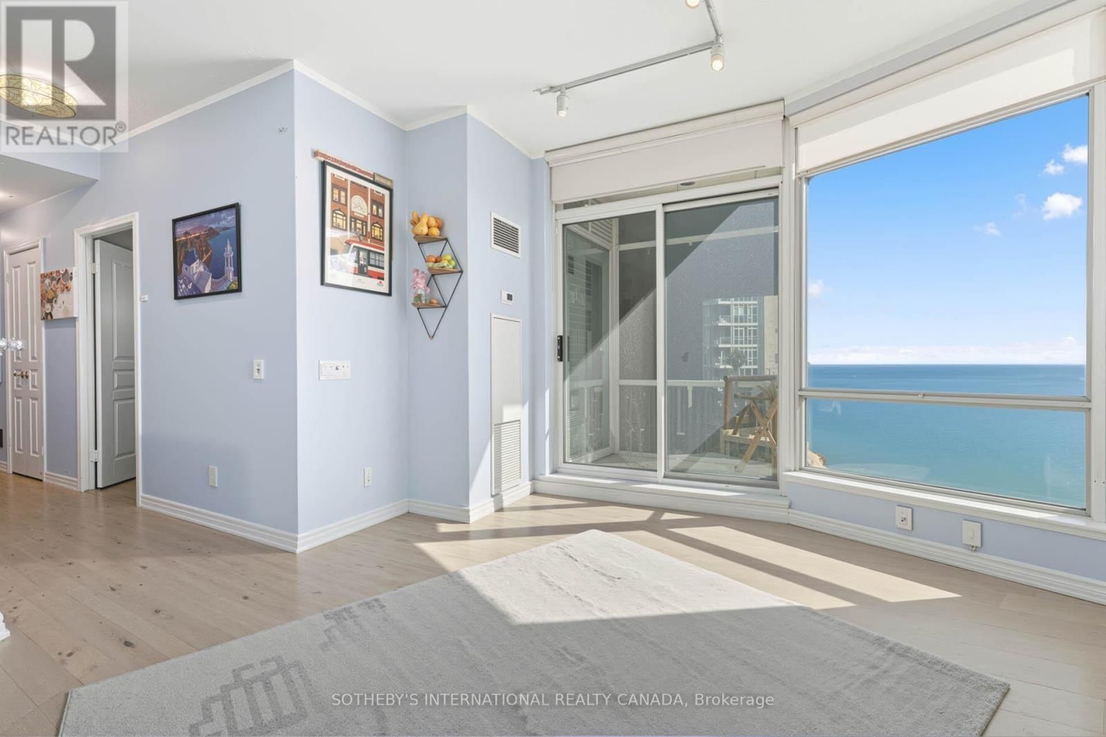 1013 - 5 MARINE PARADE DRIVE Image 13