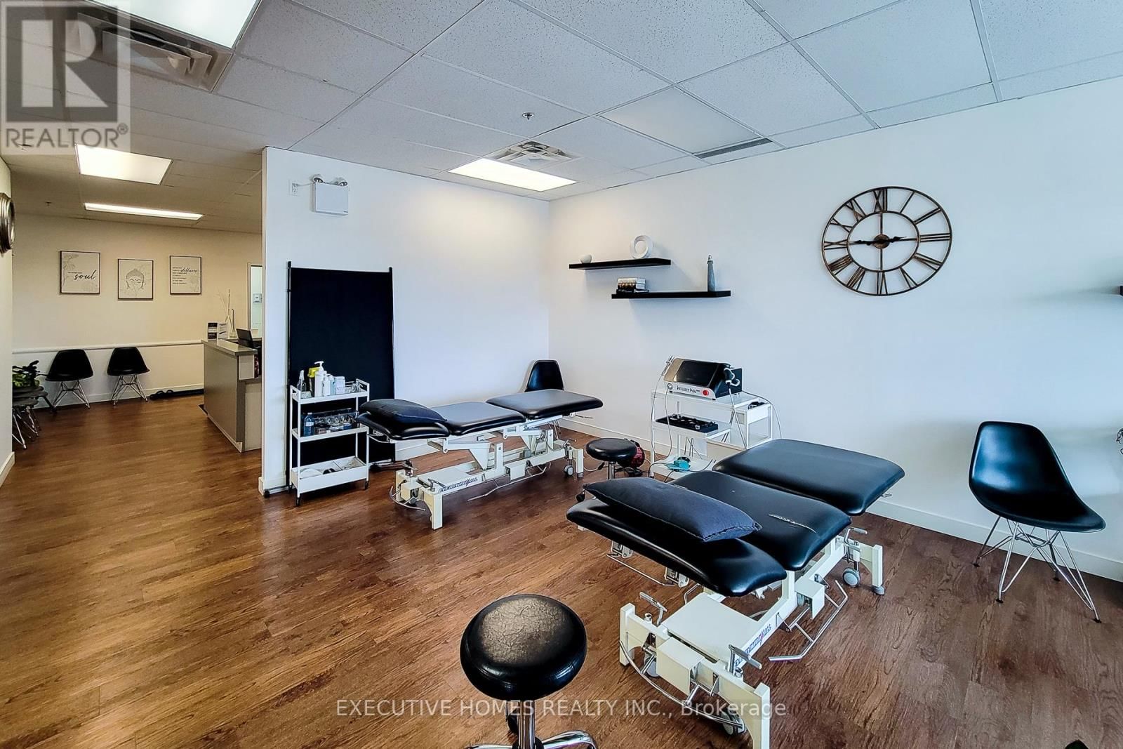 424 - 3075 HOSPITAL GATE Image 16