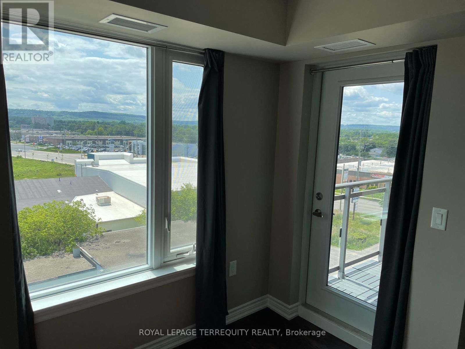 608 - 716 MAIN STREET EAST Image 11