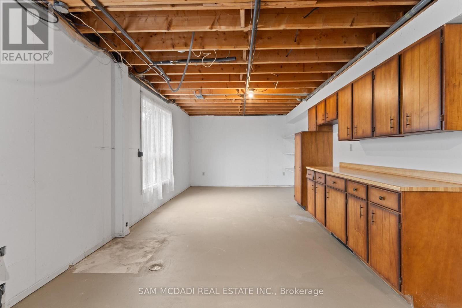 1929 FIELDGATE DRIVE Image 40