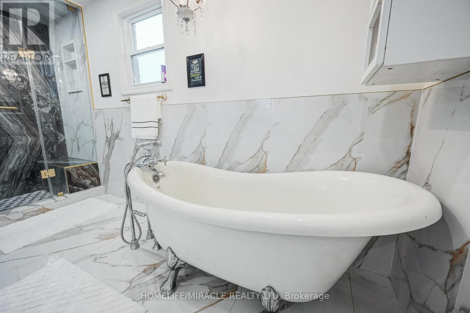 204 SHERATON COURT Image 38