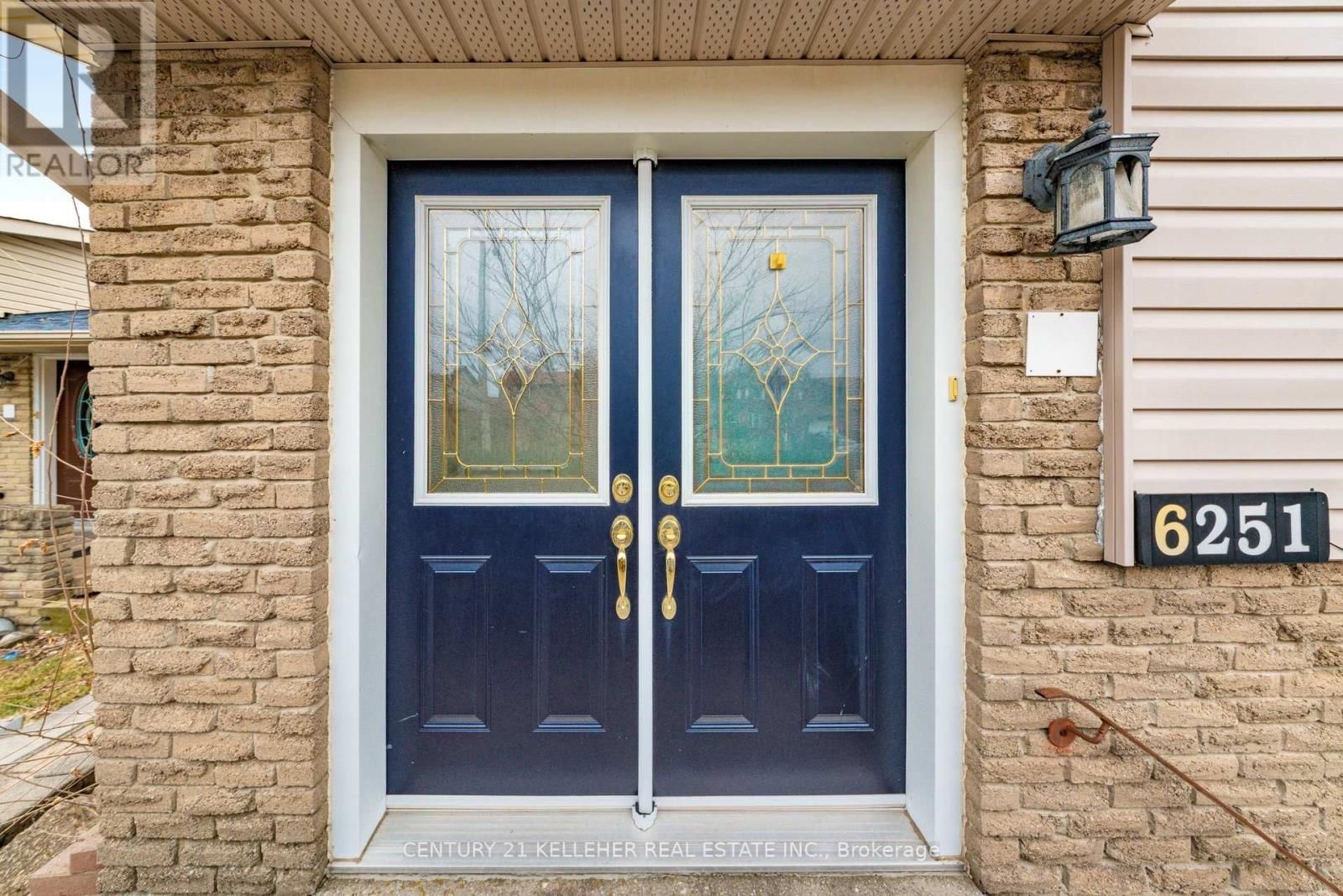 6251 ATHERLY CRESCENT Image 6