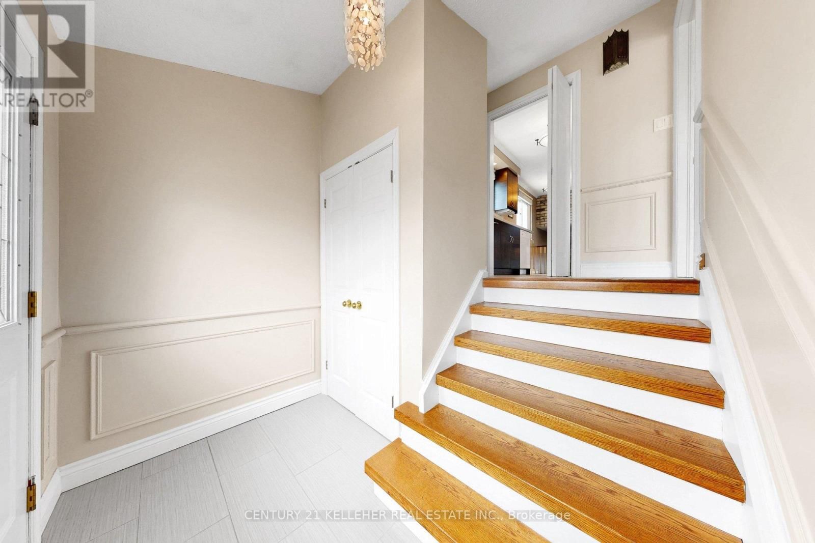 6251 ATHERLY CRESCENT Image 8