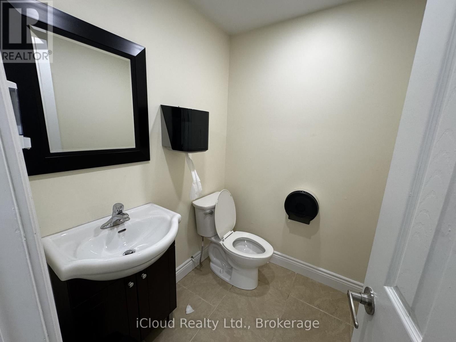 3518 KING STREET NORTH Image 36