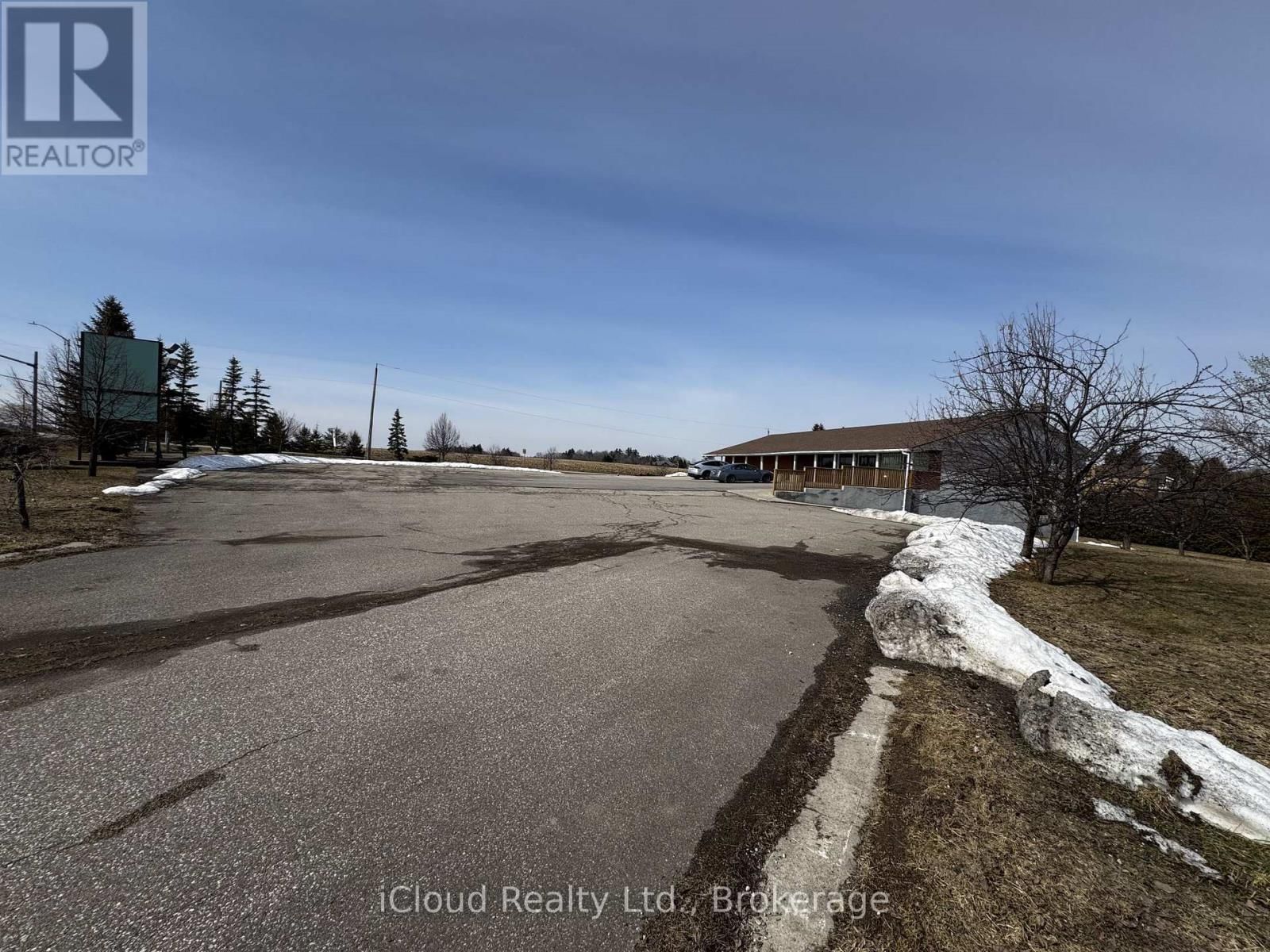 3518 KING STREET NORTH Image 40