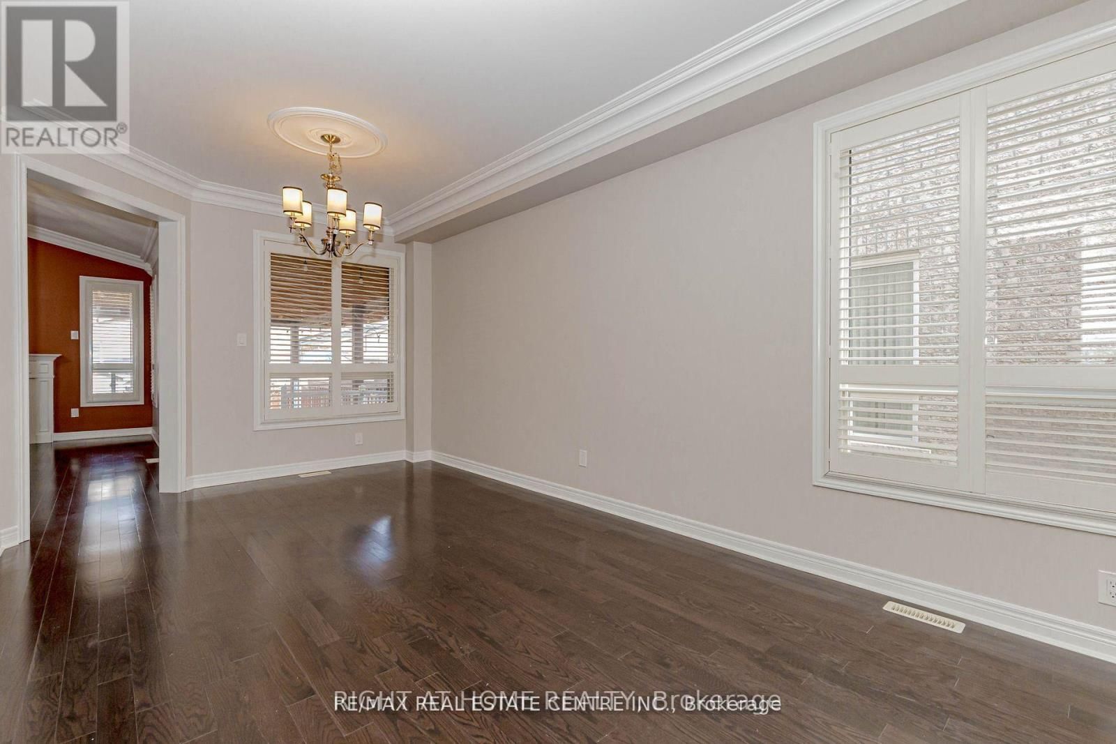 (Upper) - 20 GOWER CRESCENT Image 8