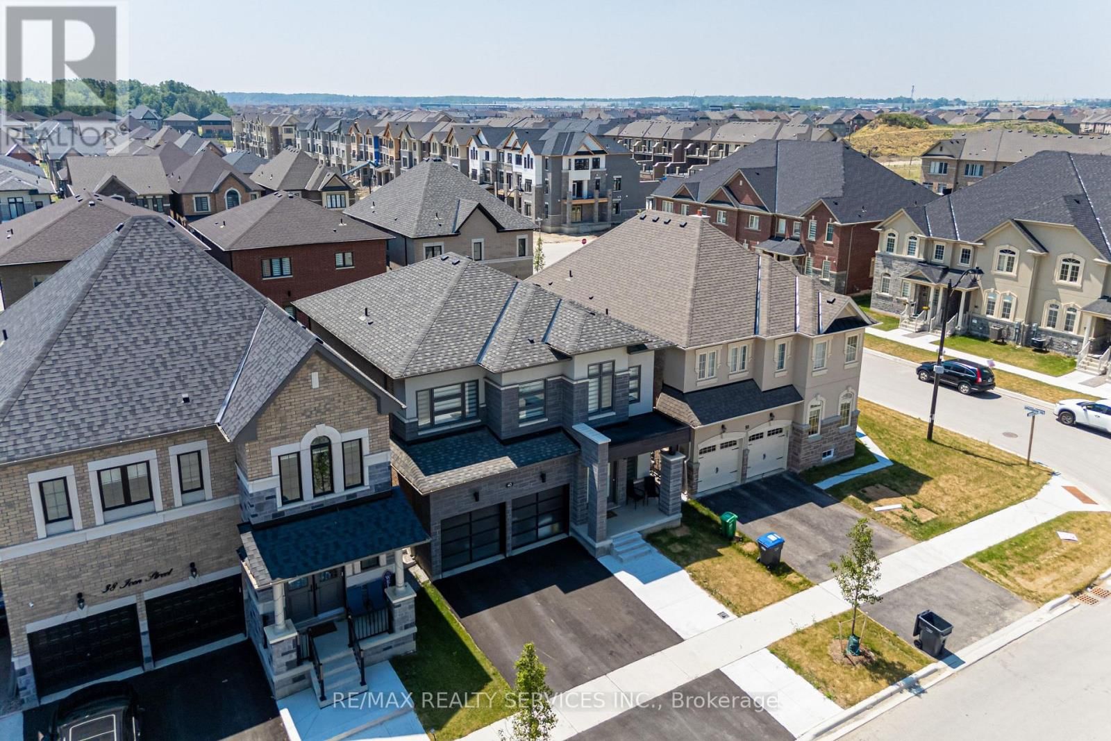 40 ICON STREET Image 6