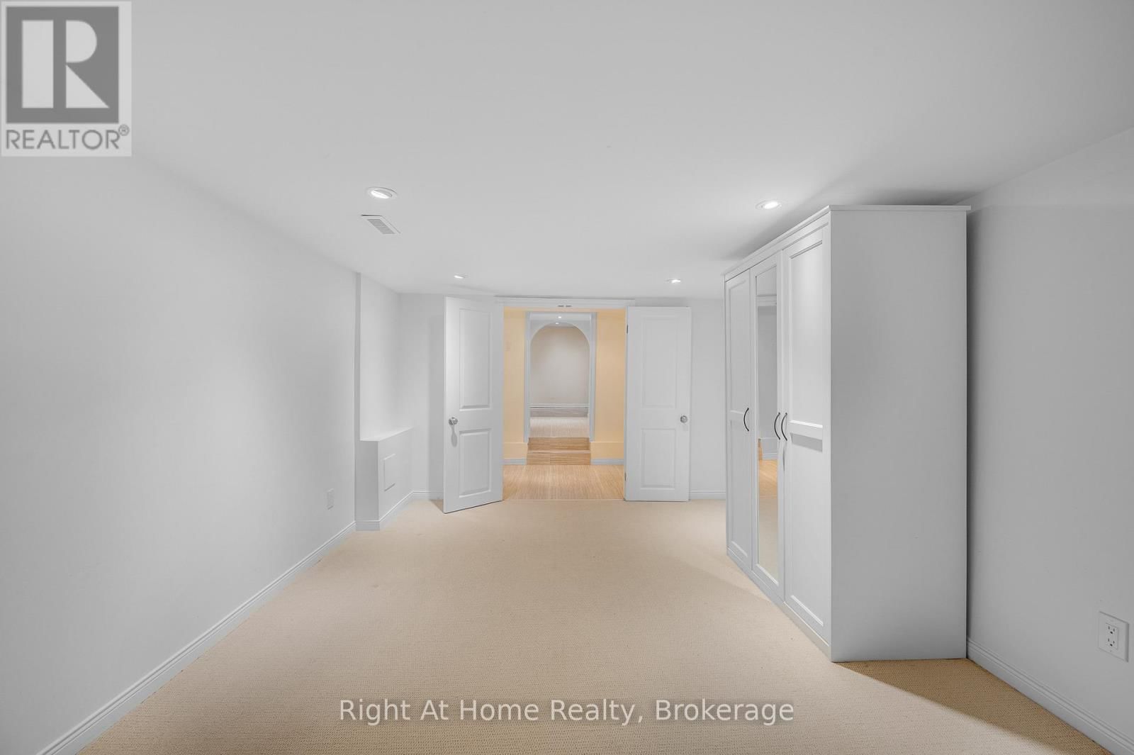 467 VANGUARD CRESCENT Image 30