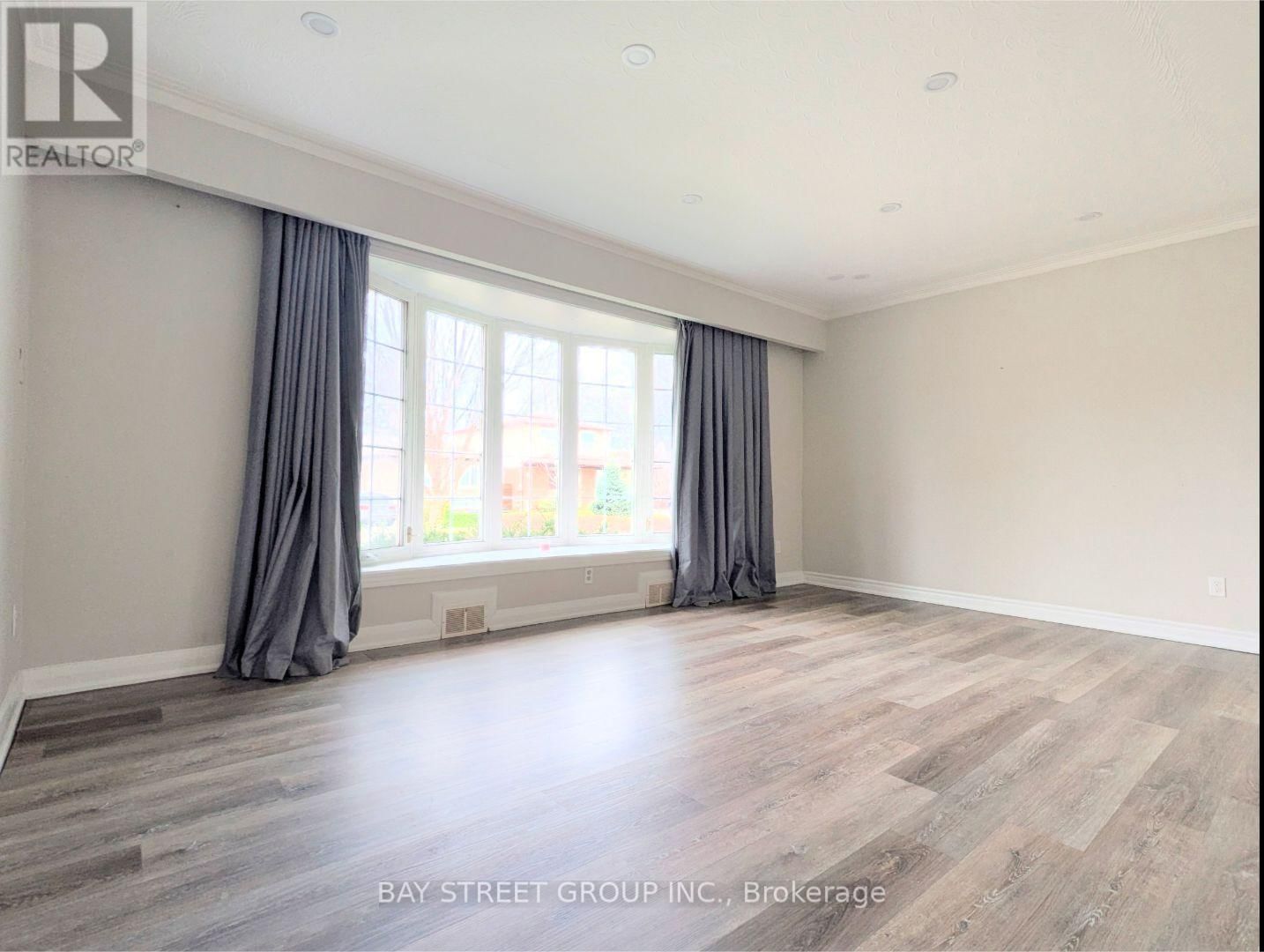 MAIN - 8 STOREY CRESCENT Image 3