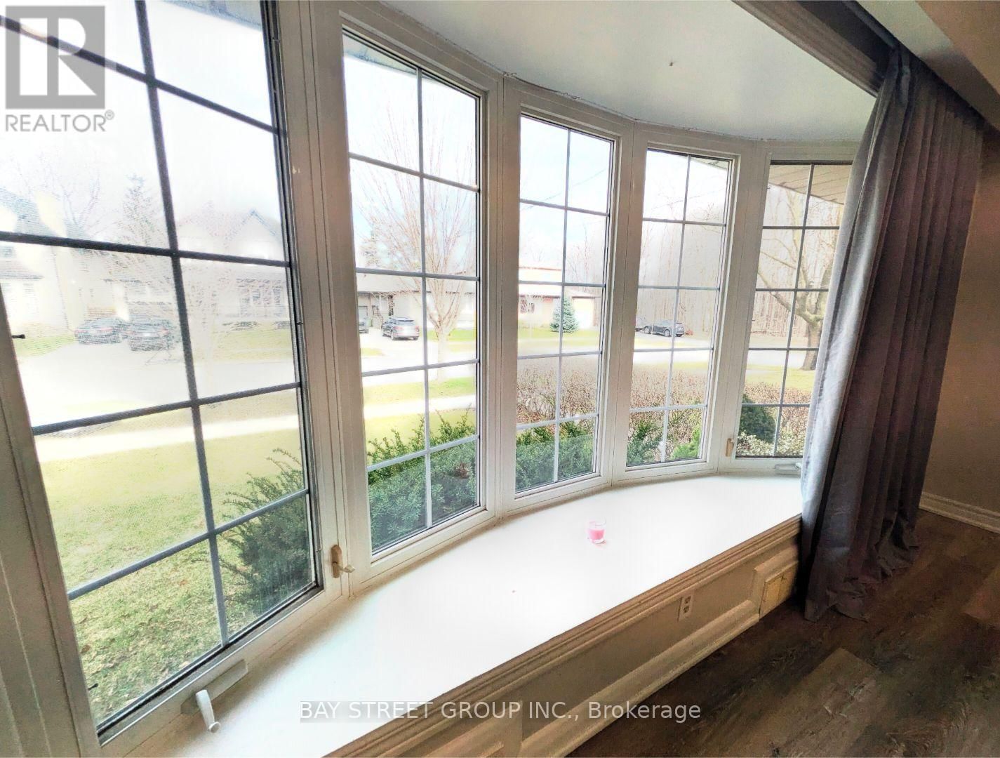 MAIN - 8 STOREY CRESCENT Image 4