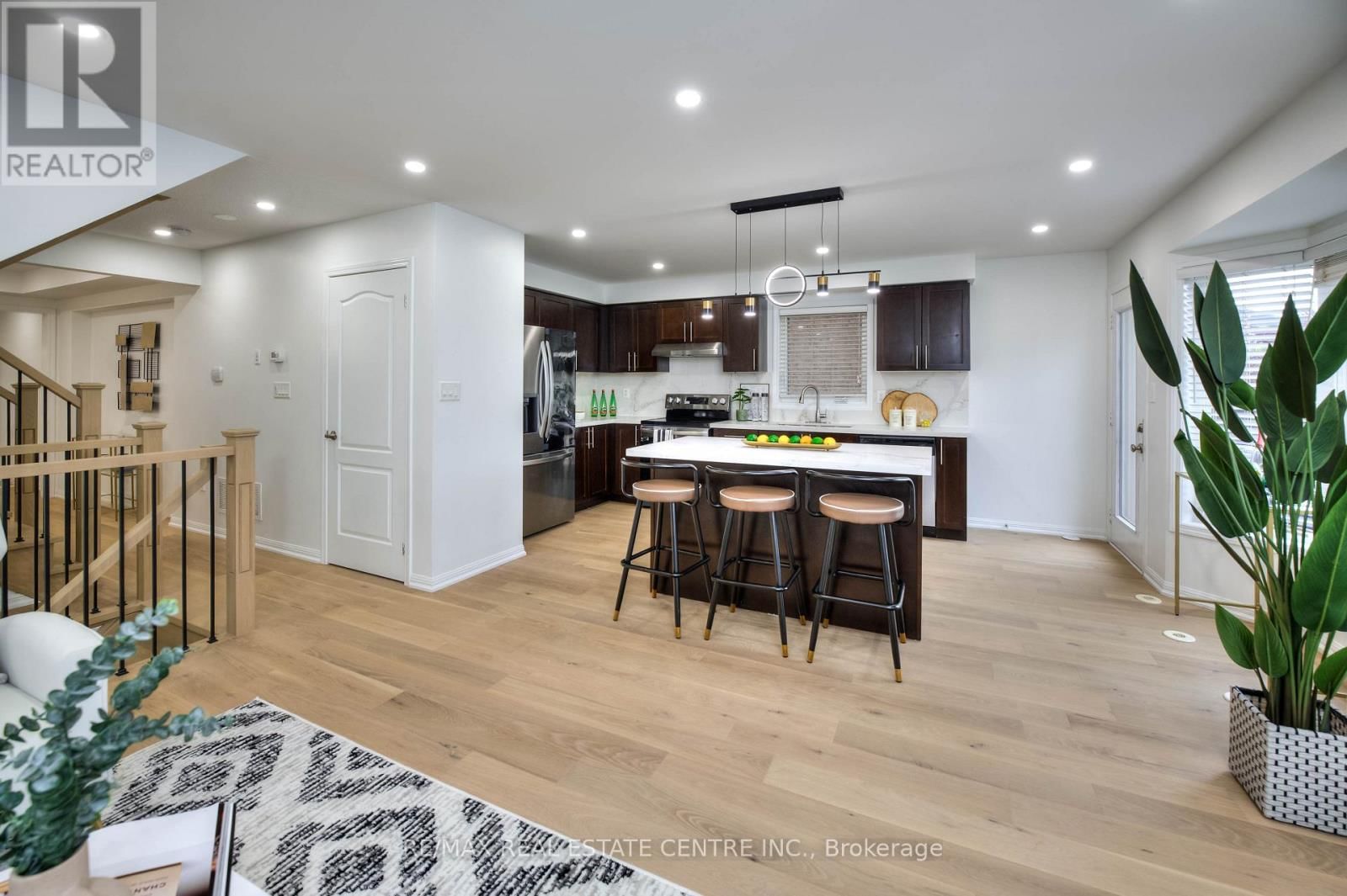 782 MAQUIRE TERRACE Image 18