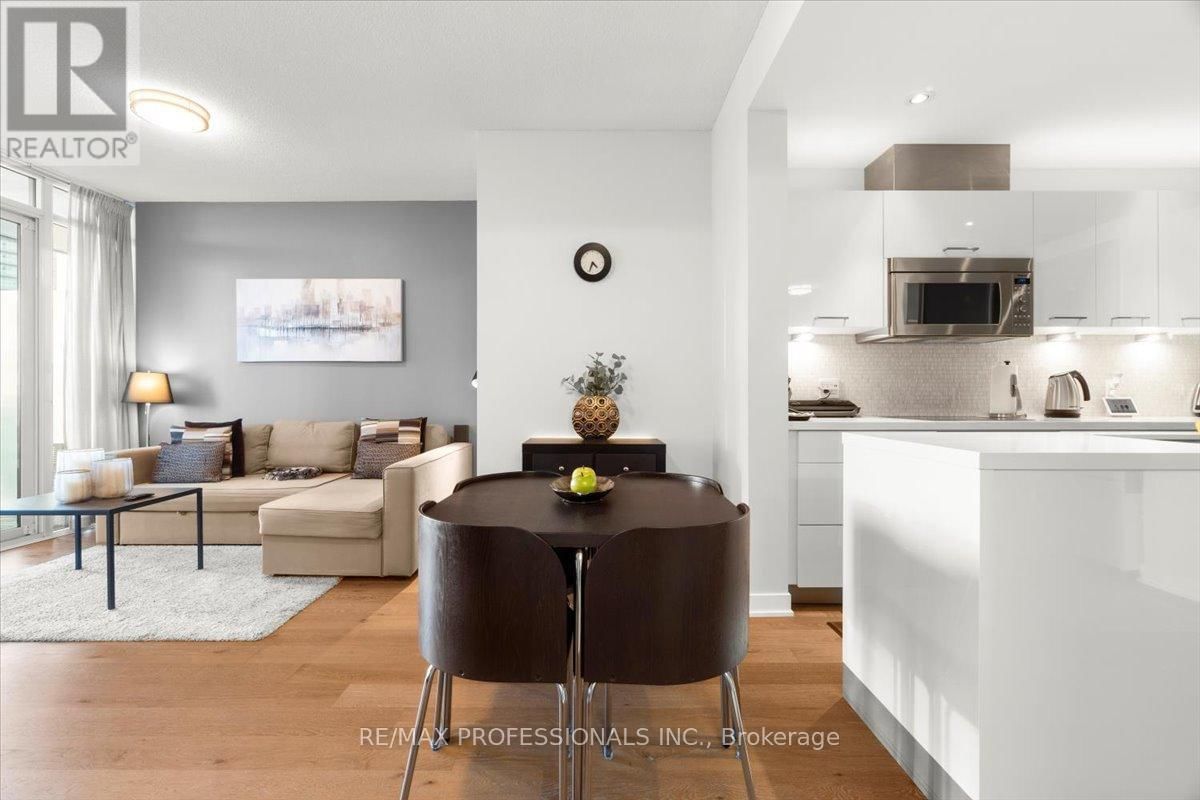 1903 - 90 PARK LAWN ROAD Image 10