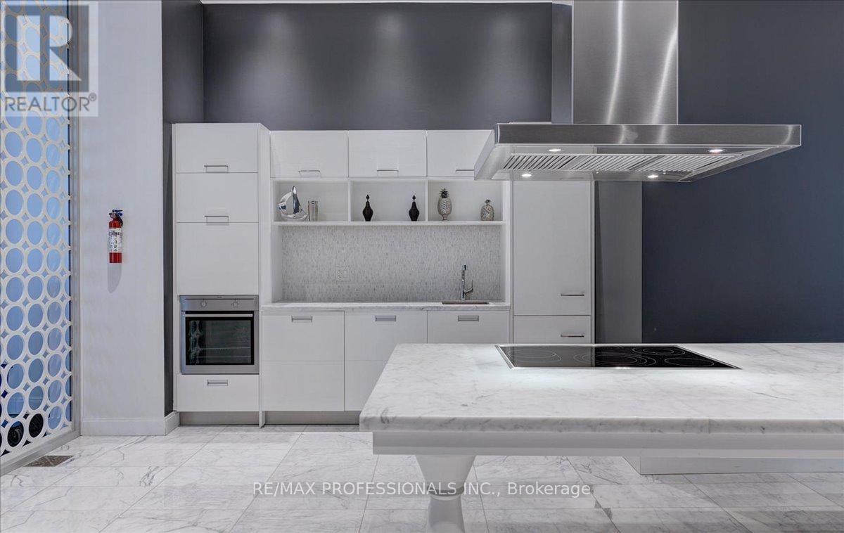 1903 - 90 PARK LAWN ROAD Image 20