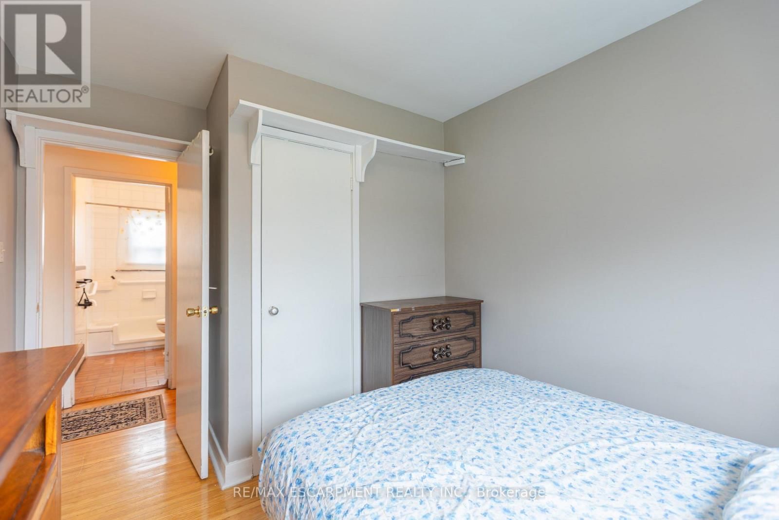 1 SNARESBROOK DRIVE Image 15