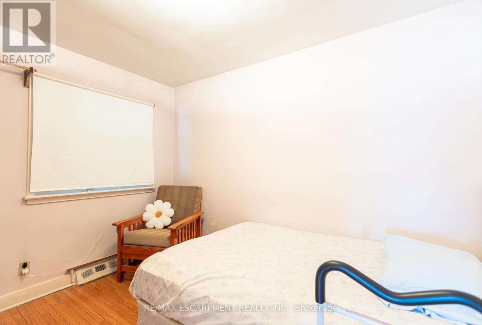 1 SNARESBROOK DRIVE Image 19