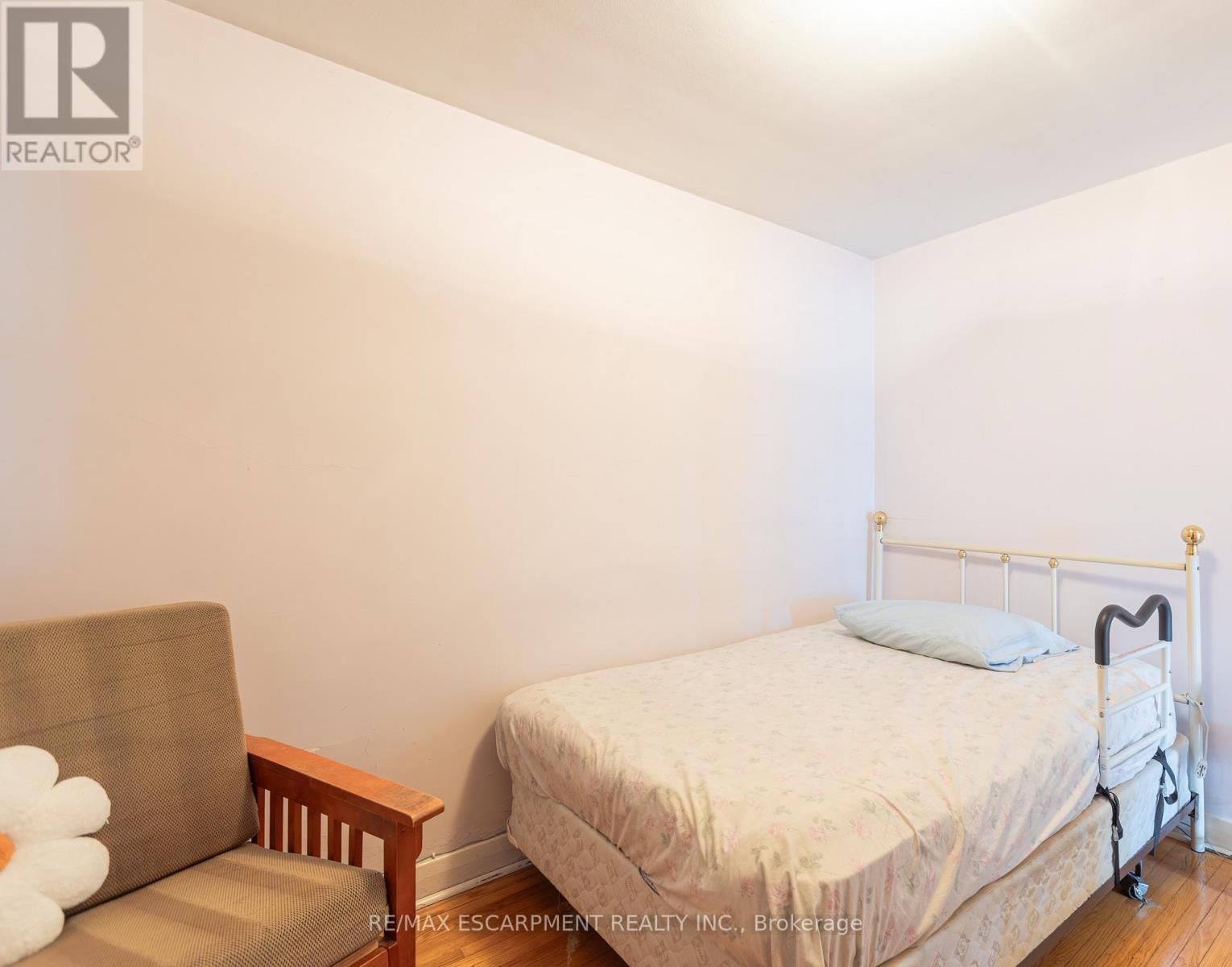 1 SNARESBROOK DRIVE Image 20