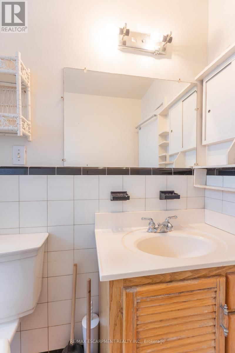 1 SNARESBROOK DRIVE Image 23