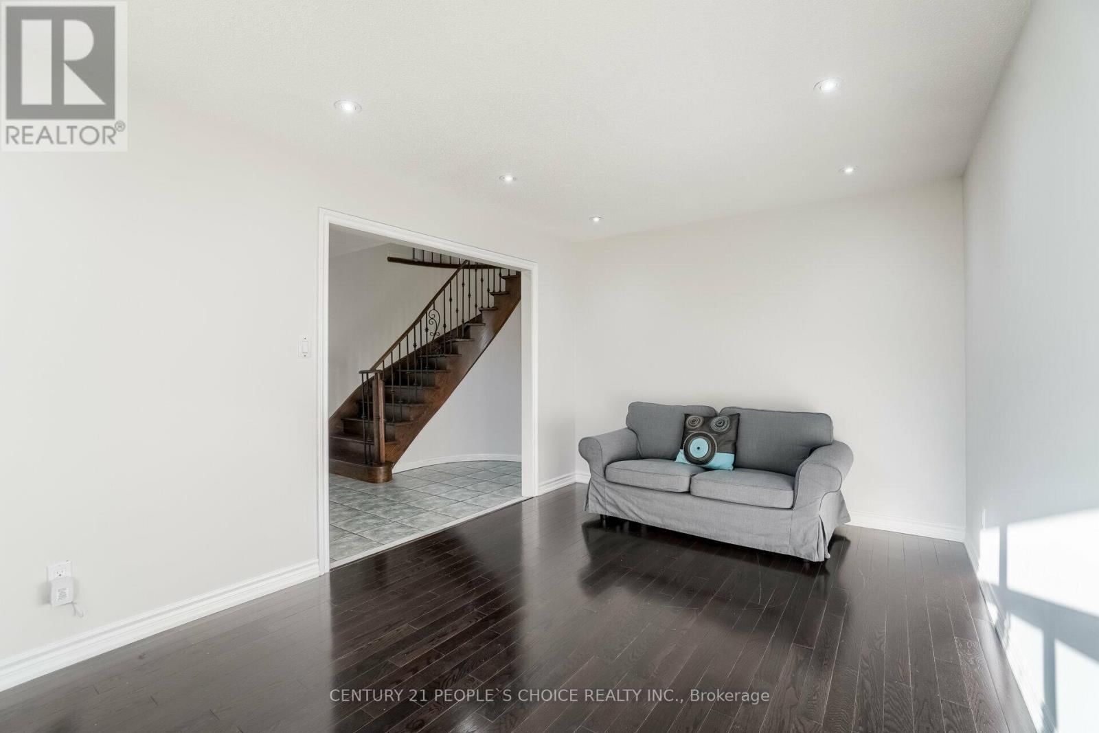 25 SHERINGHAM STREET Image 8