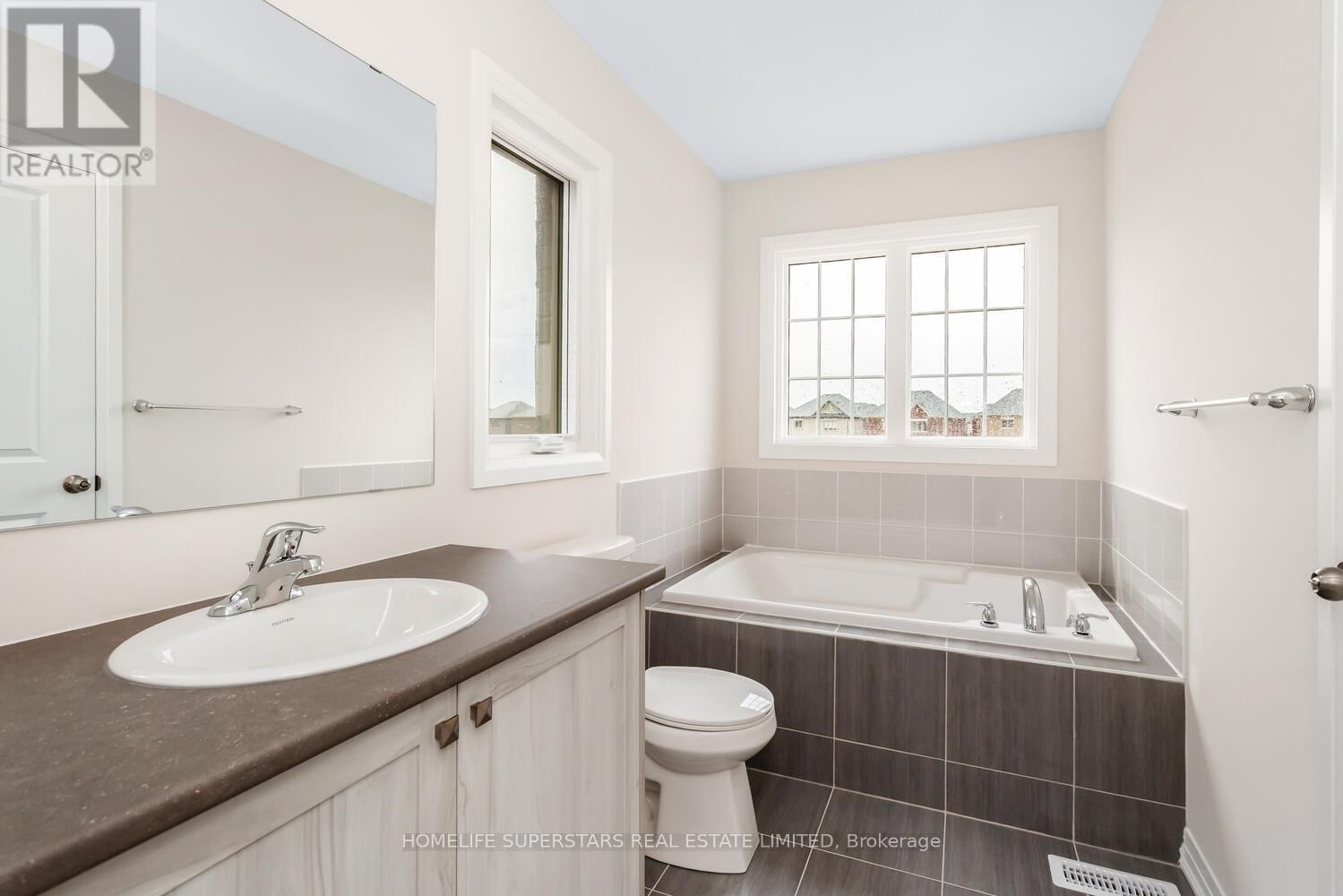 1118 TRUDEAU DRIVE Image 16