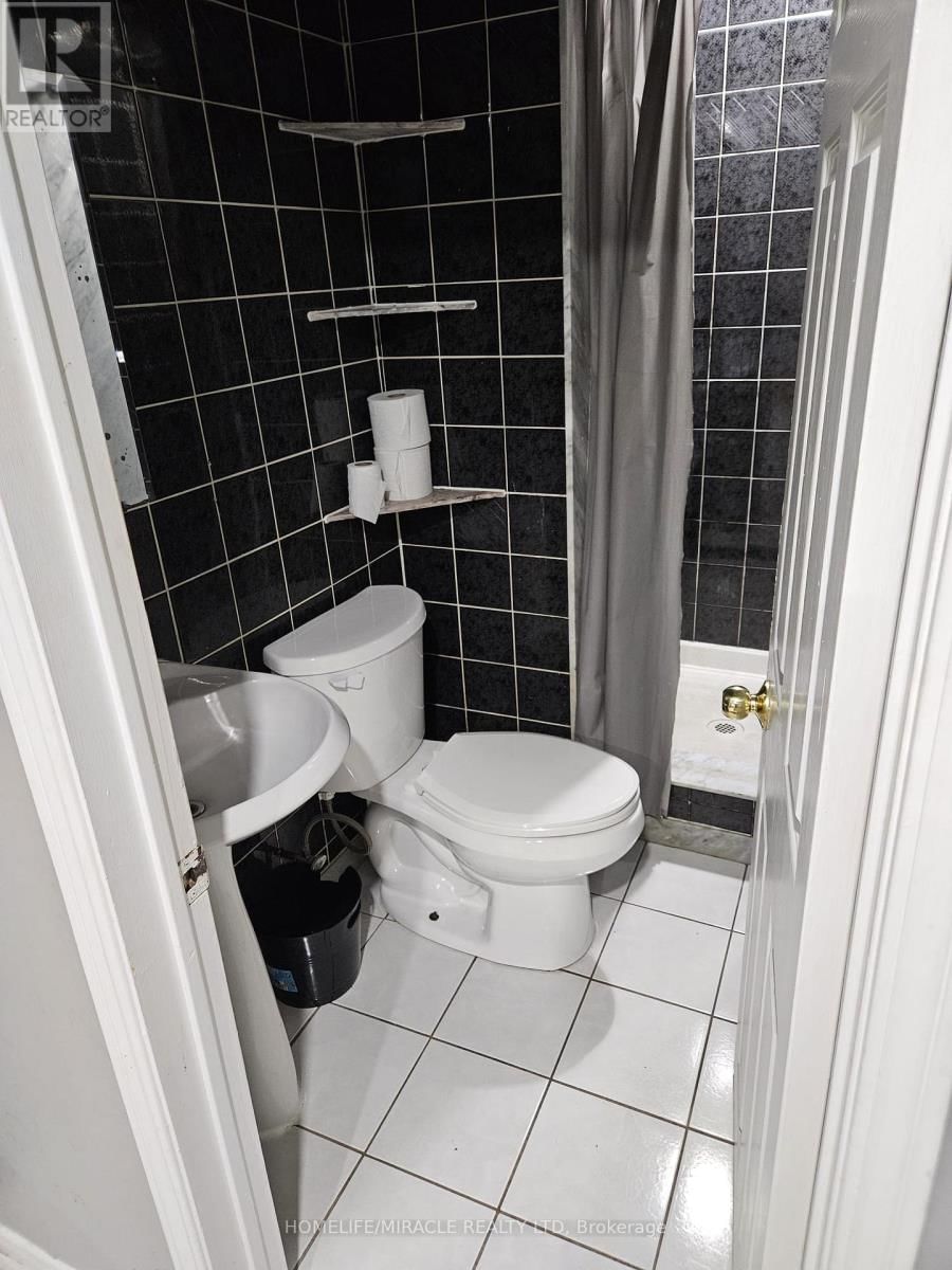 2 - 14 TINA COURT Image 6