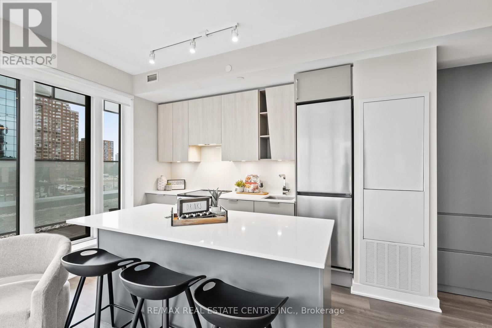 215 - 3900 CONFEDERATION PARKWAY Image 11