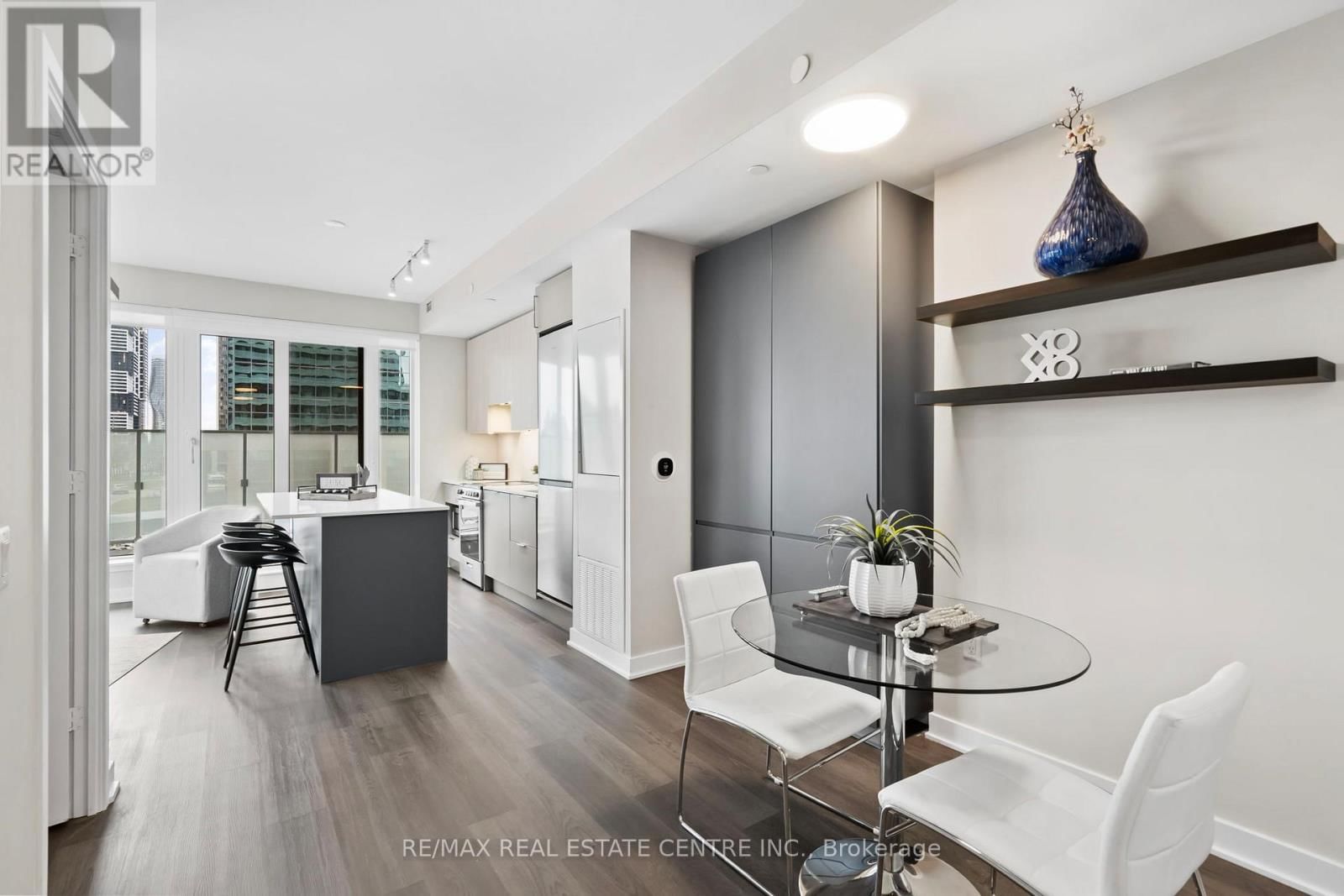 215 - 3900 CONFEDERATION PARKWAY Image 6