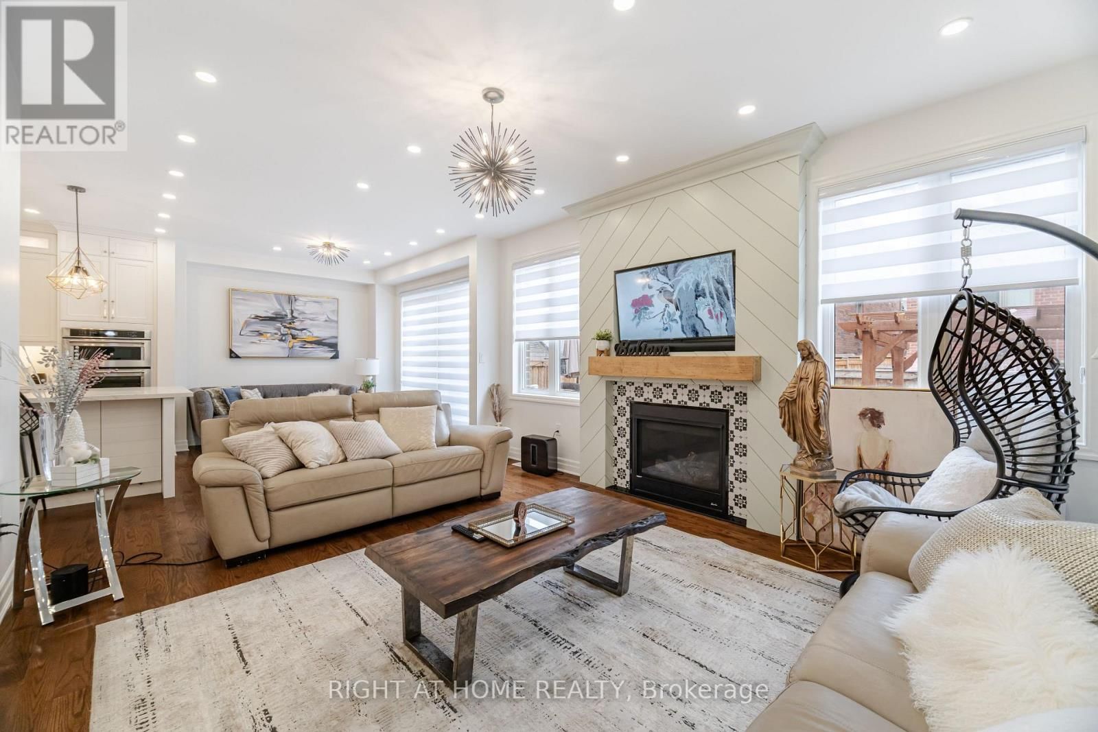 1311 (UPPER) WHITNEY TERRACE Image 14