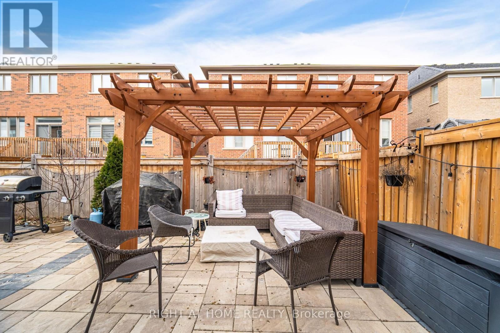 1311 (UPPER) WHITNEY TERRACE Image 43