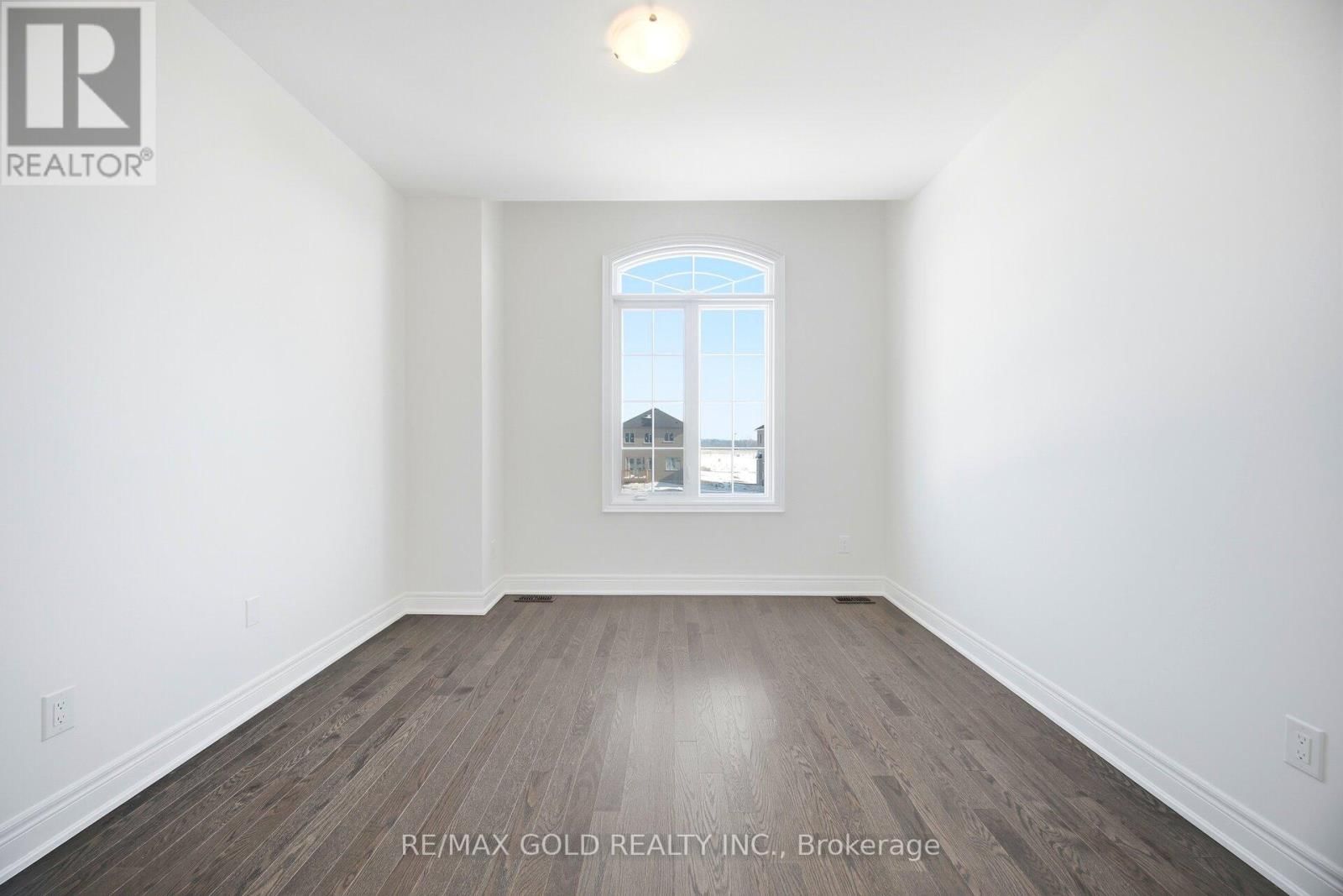 32 ADDISON STREET Image 31