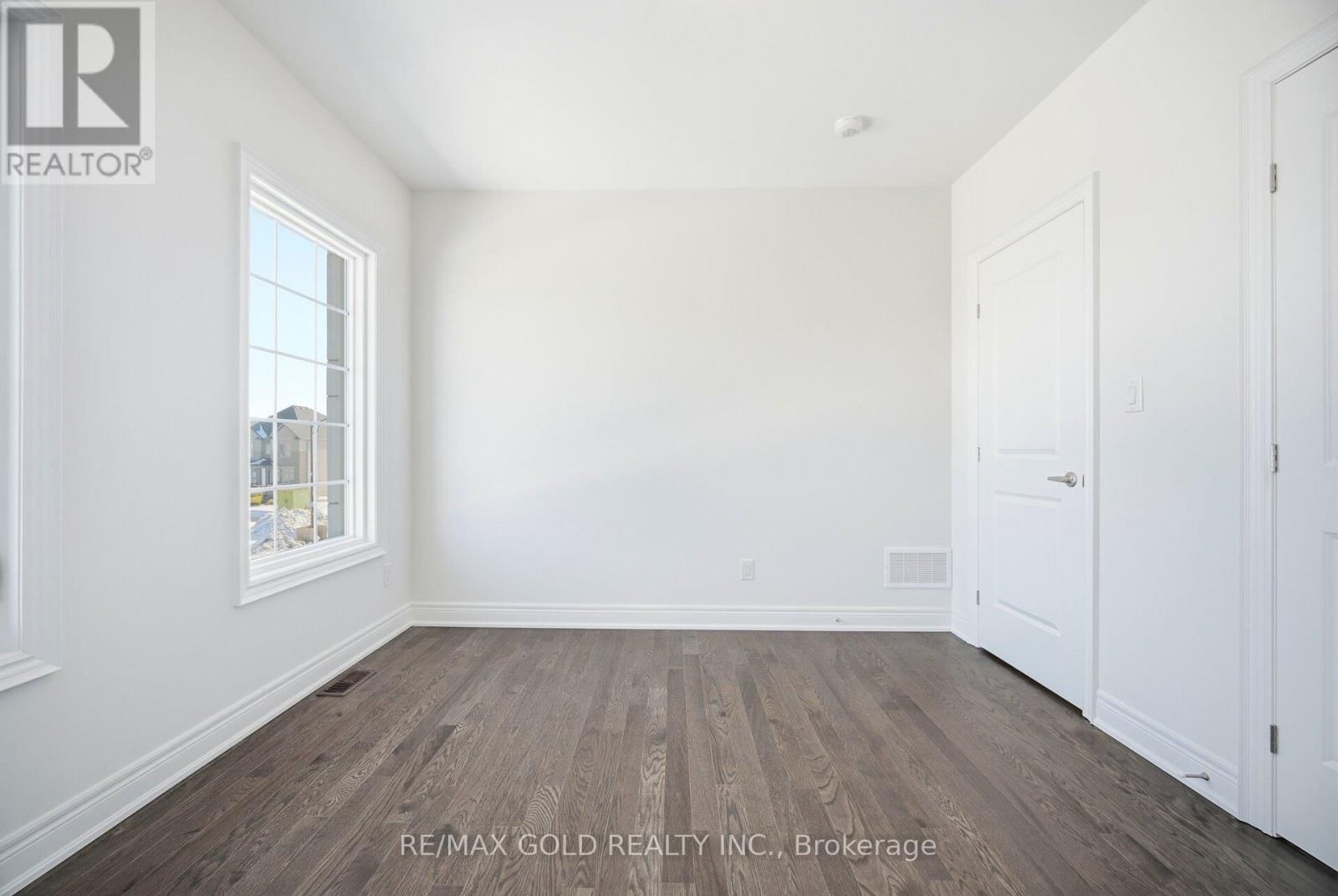 32 ADDISON STREET Image 36