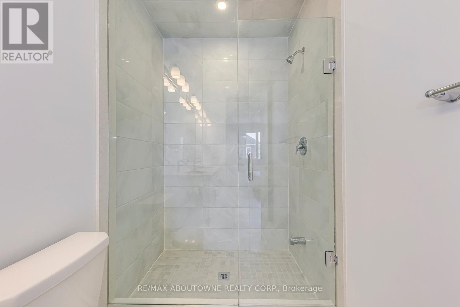 1363 COPLEY COURT Image 24