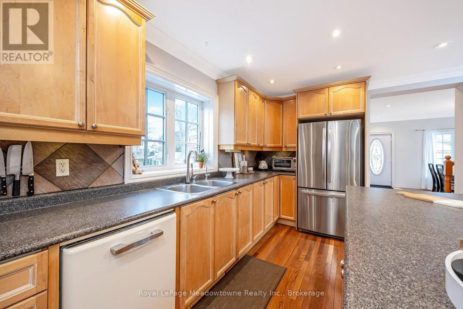 49 MILL STREET Image 9