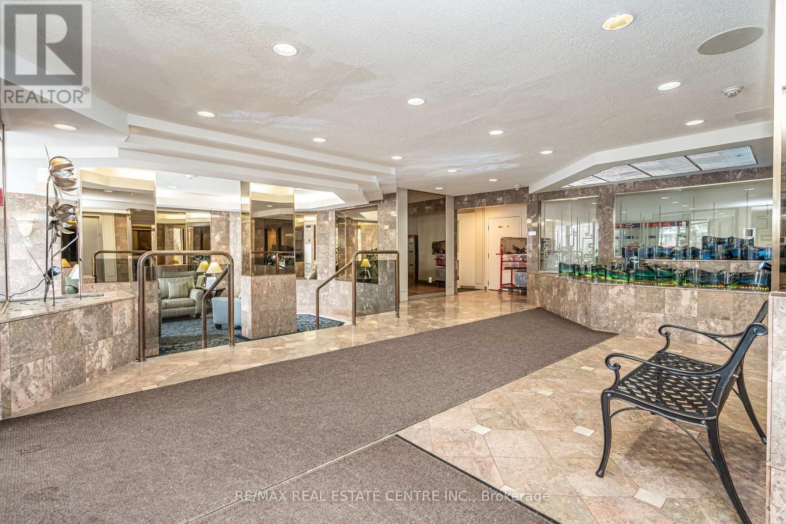 806 - 20 CHERRYTREE DRIVE Image 5