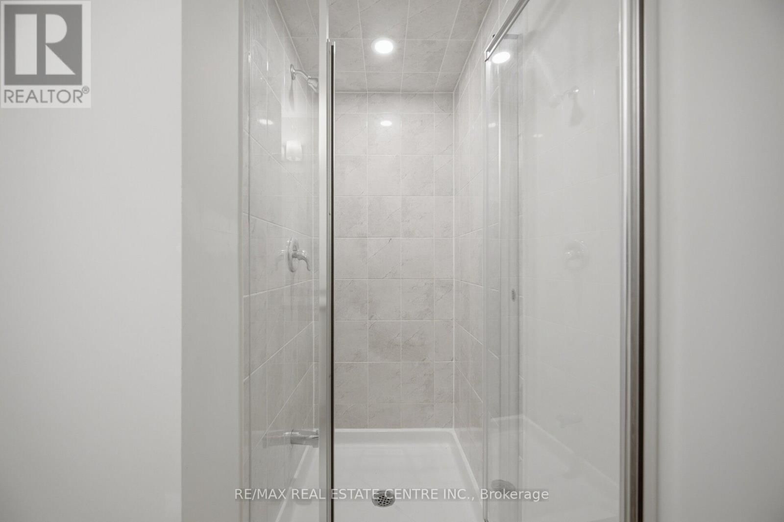 1551 LABINE POINT Image 22