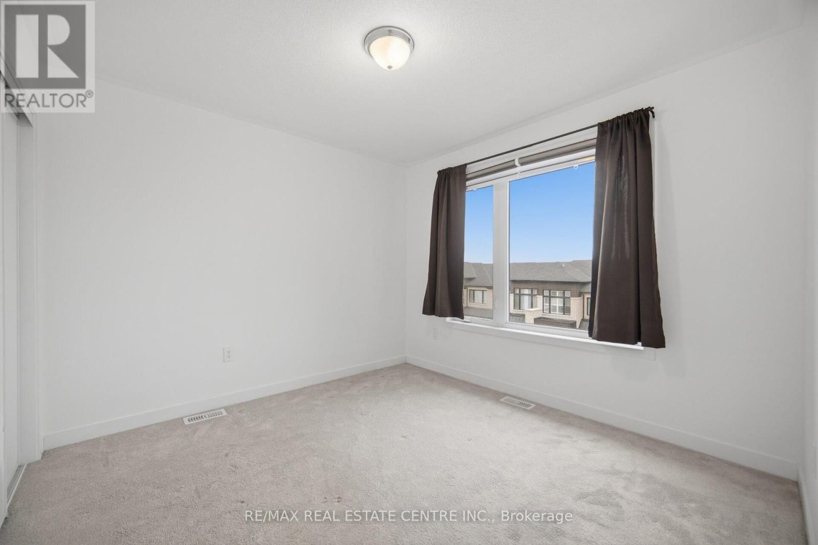 1551 LABINE POINT Image 26