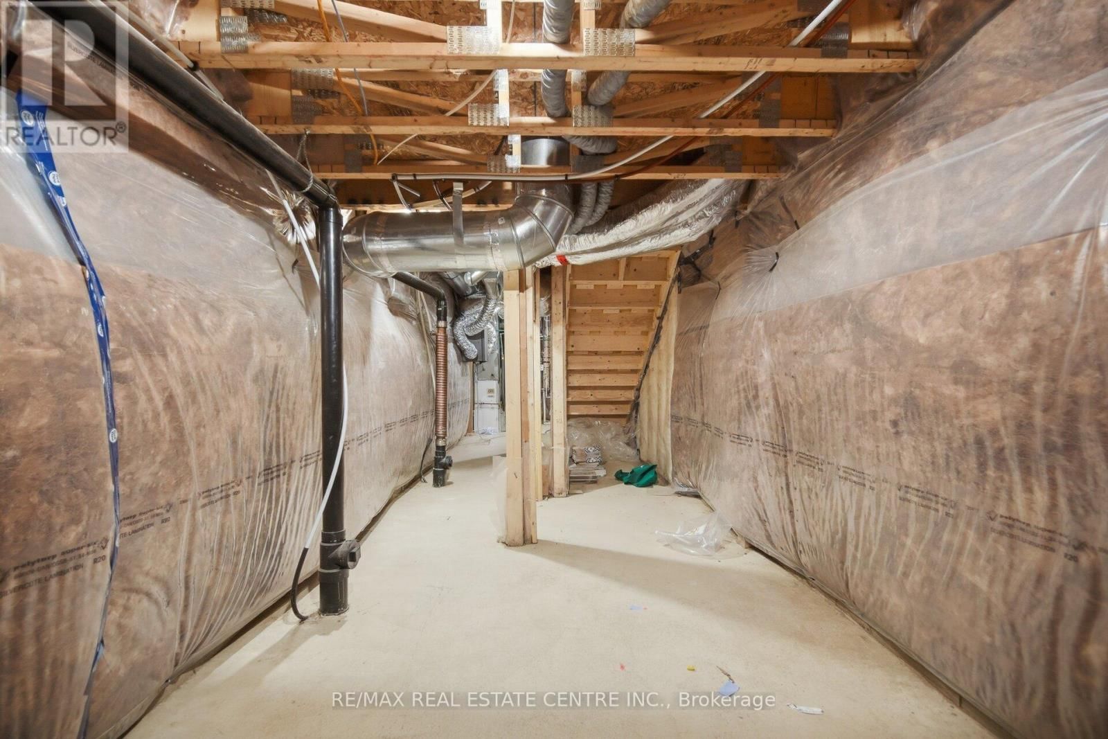 1551 LABINE POINT Image 36