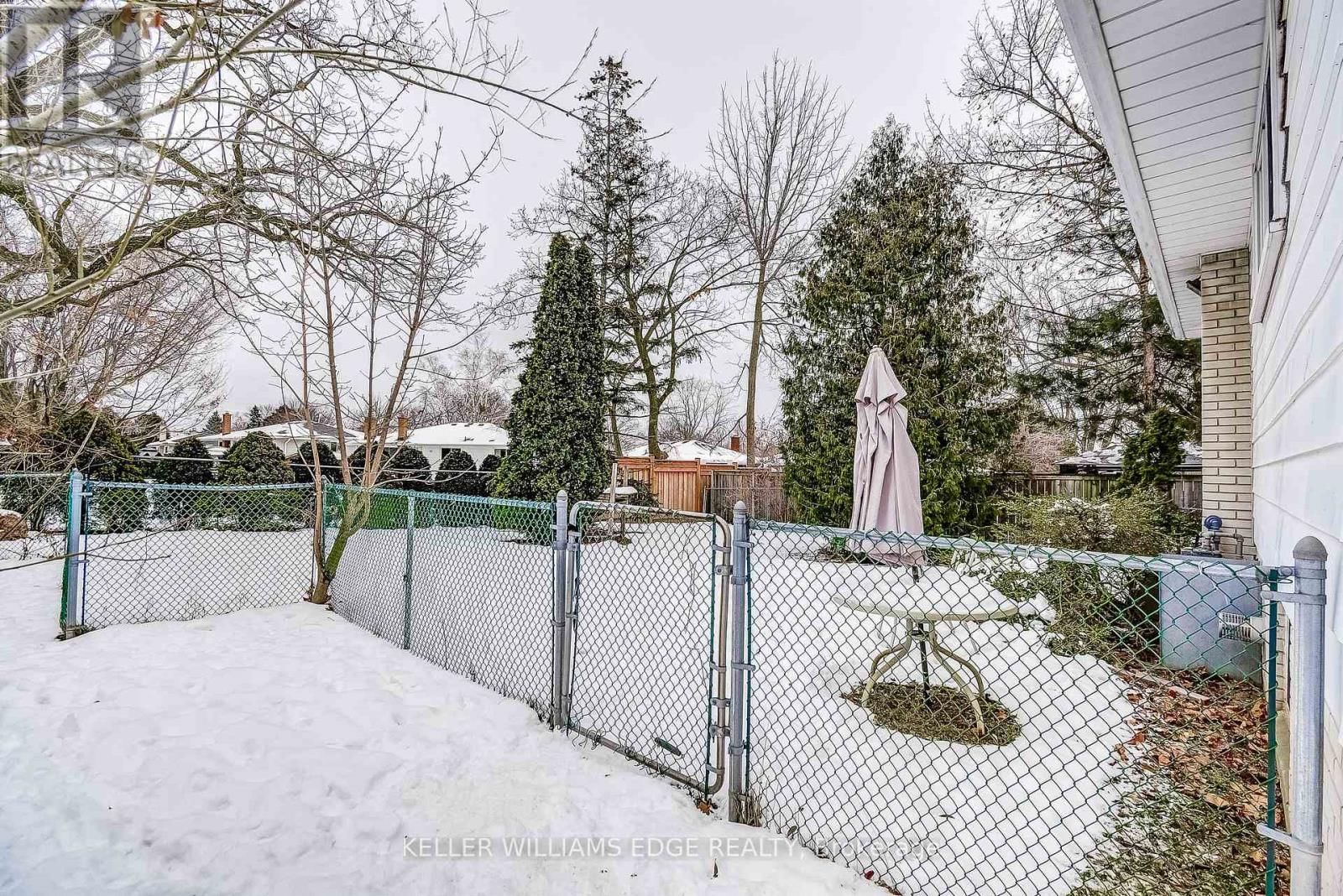 2145 SANDRINGHAM DRIVE Image 23