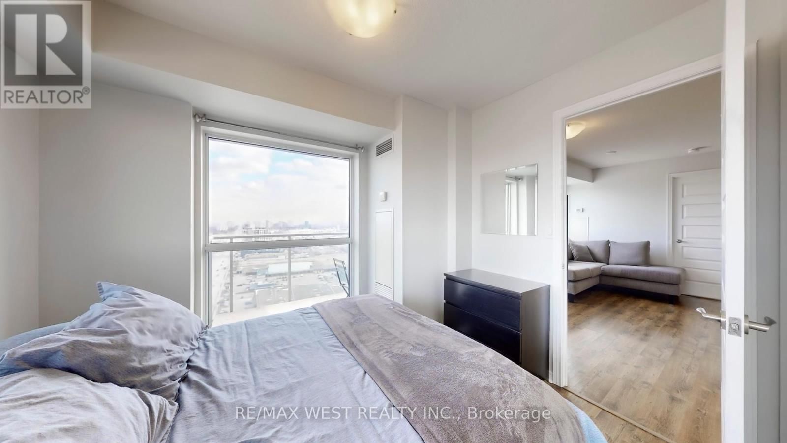 2108 - 215 QUEEN STREET EAST Image 15