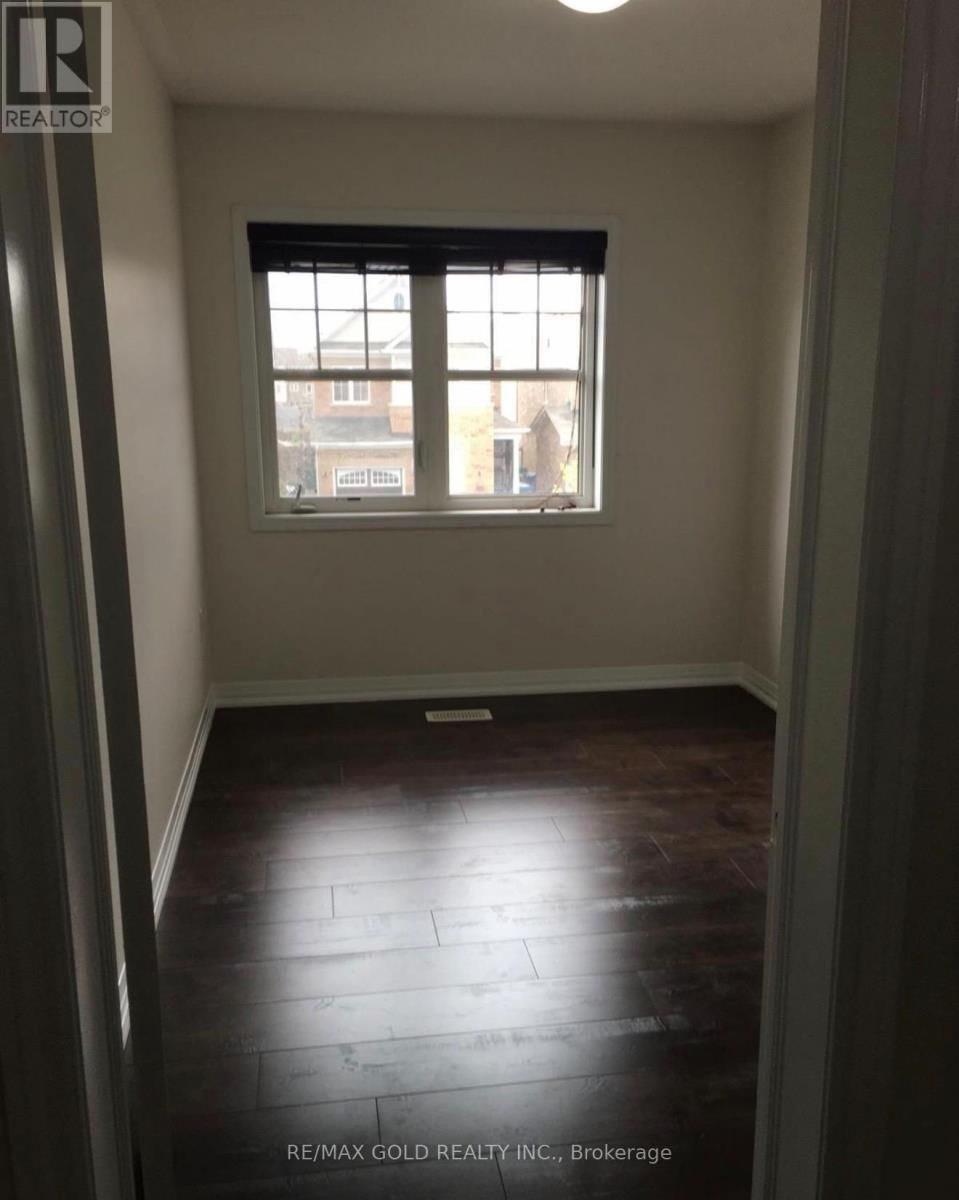 94 ROBERT PARKINSON DRIVE Image 16