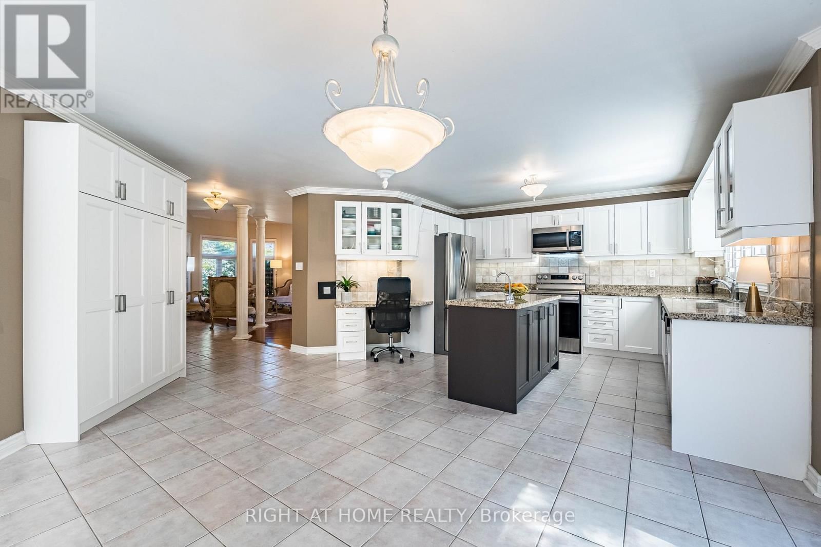 2204 CARPENTERS CIRCLE Image 16