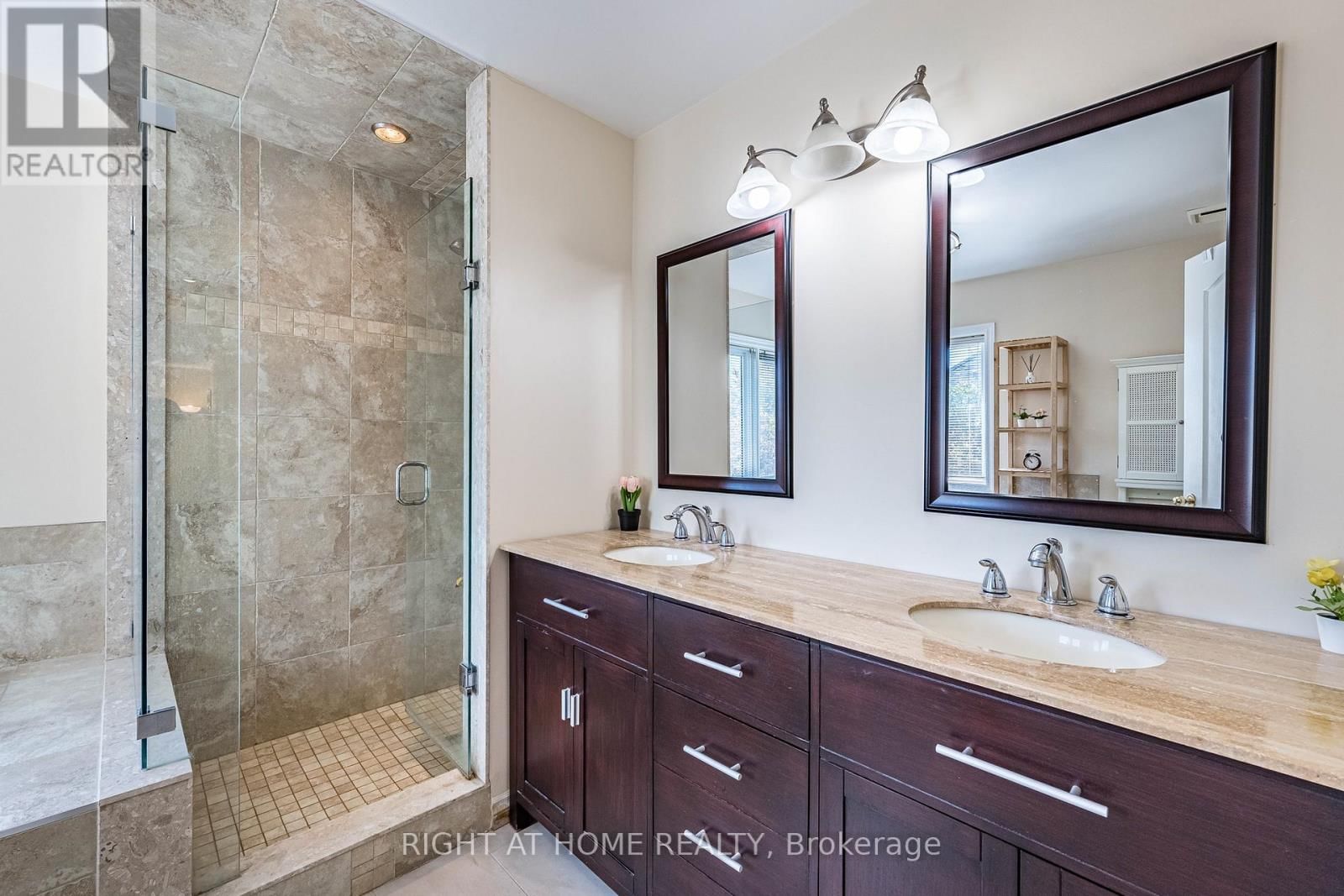 2204 CARPENTERS CIRCLE Image 38