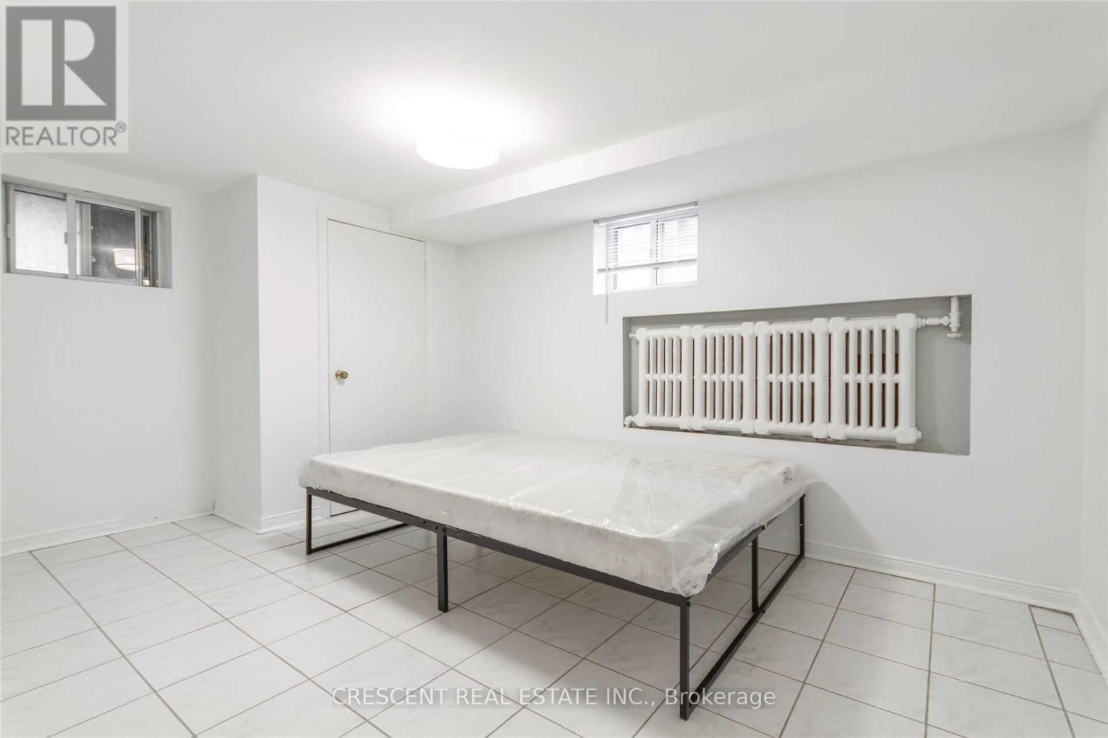 520 PRINCE EDWARD DRIVE NORTH Image 28