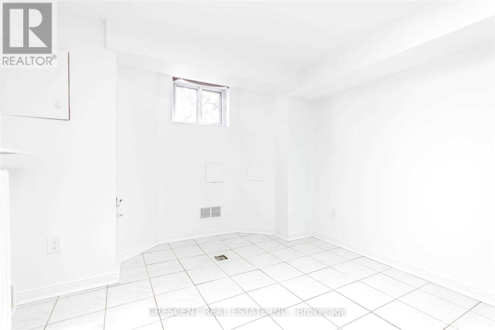 520 PRINCE EDWARD DRIVE NORTH Image 39