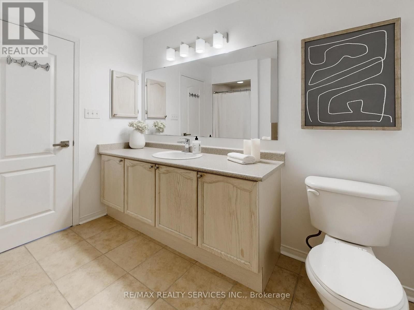 6169 ROWERS CRESCENT Image 26