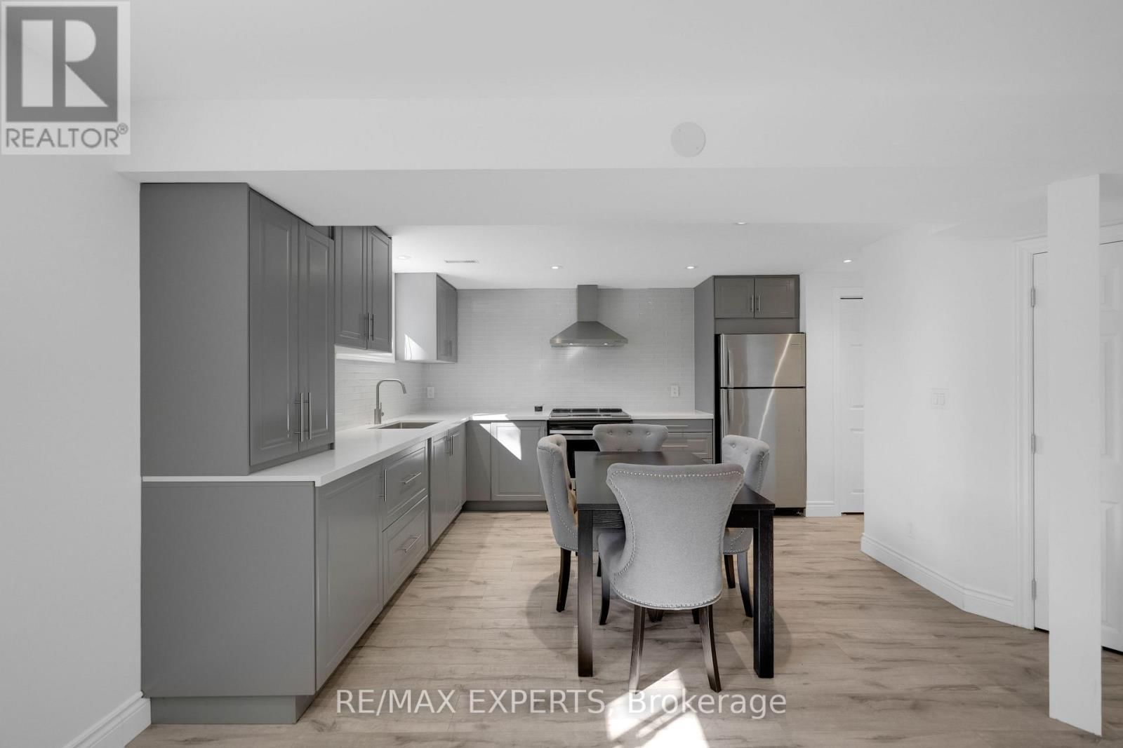 351 HERSEY CRESCENT Image 30