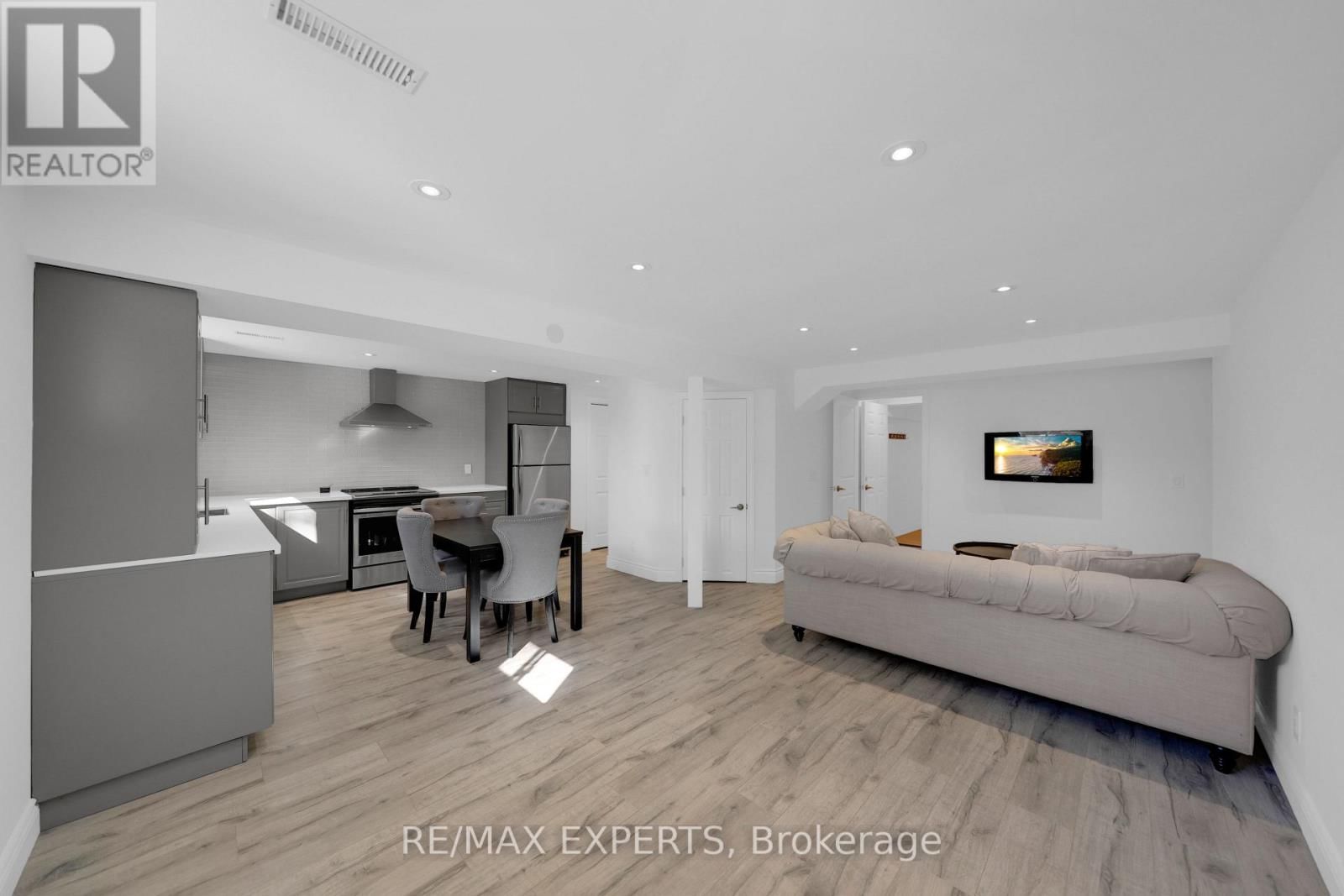 351 HERSEY CRESCENT Image 34