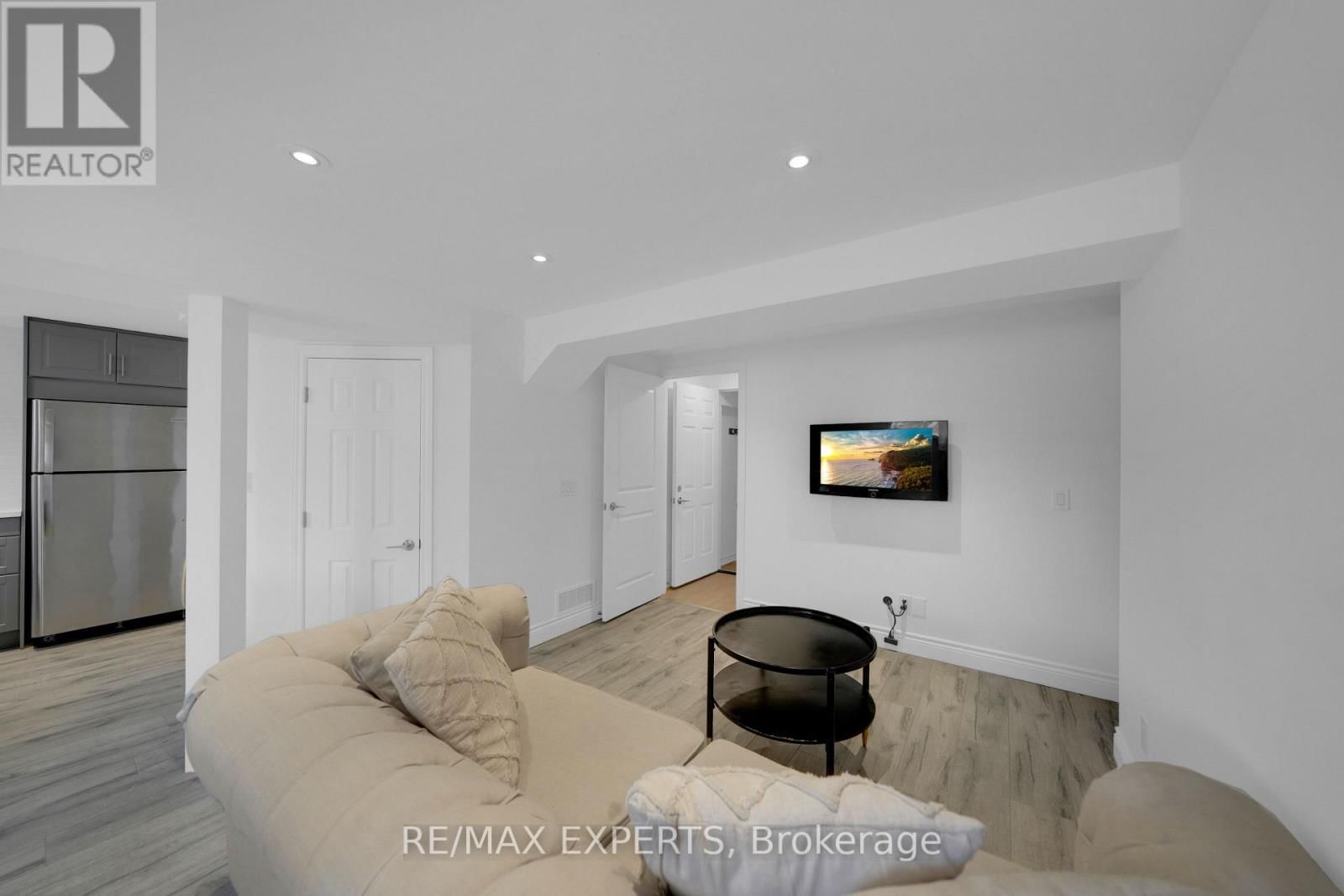 351 HERSEY CRESCENT Image 36