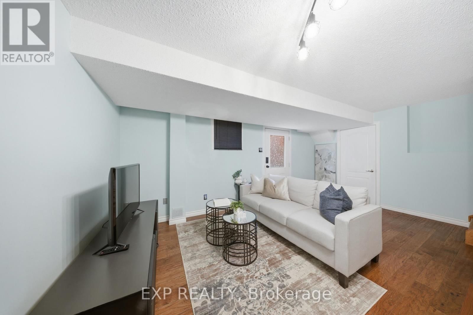 2305 NEWCASTLE CRESCENT Image 31