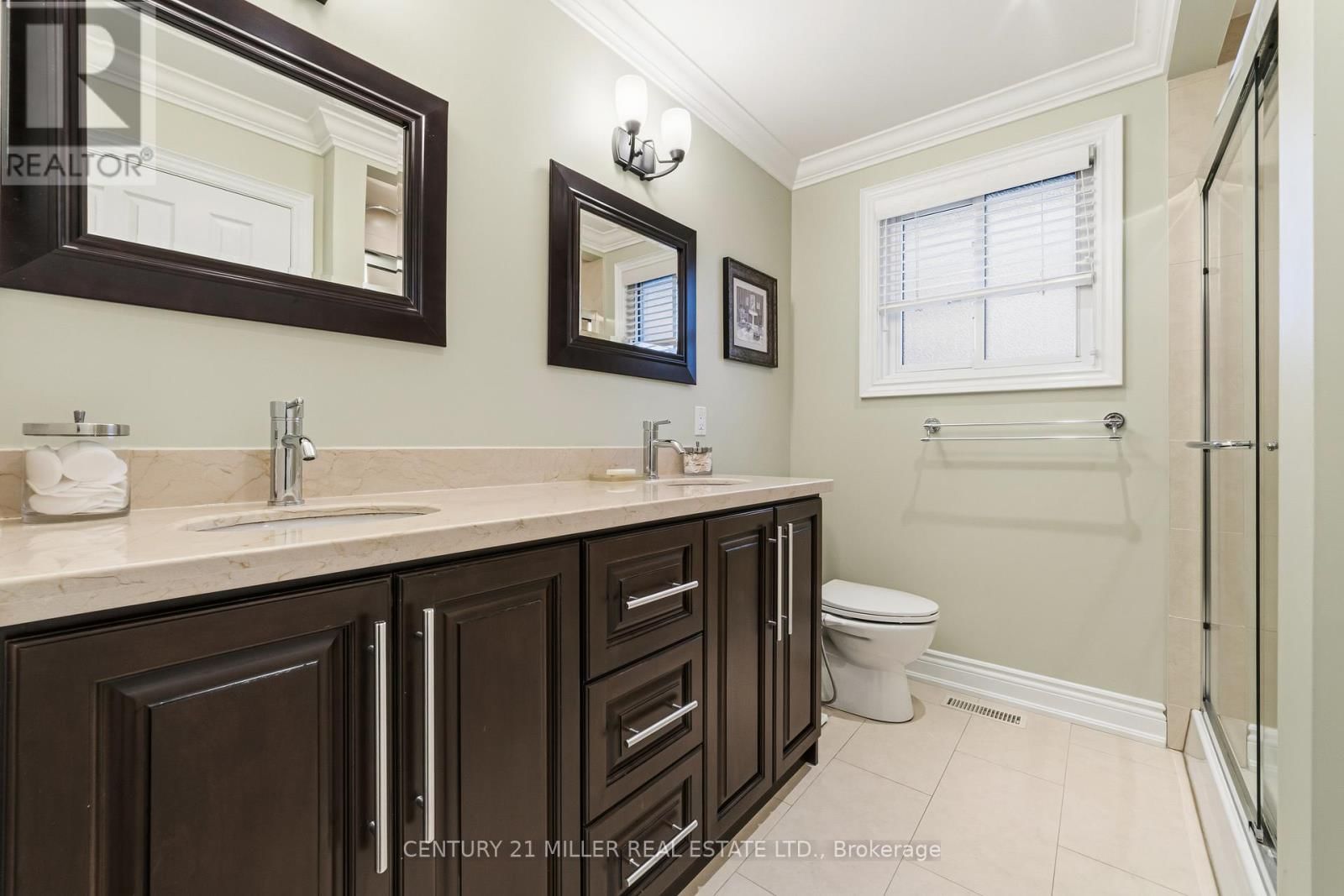 1745 SALTDENE TERRACE Image 26